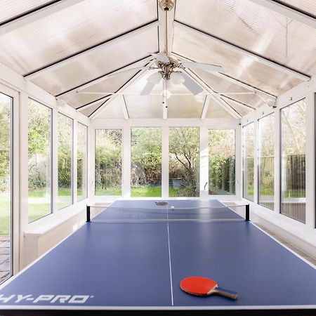 Ping-Pong Paradise Crawley  Ngoại thất bức ảnh