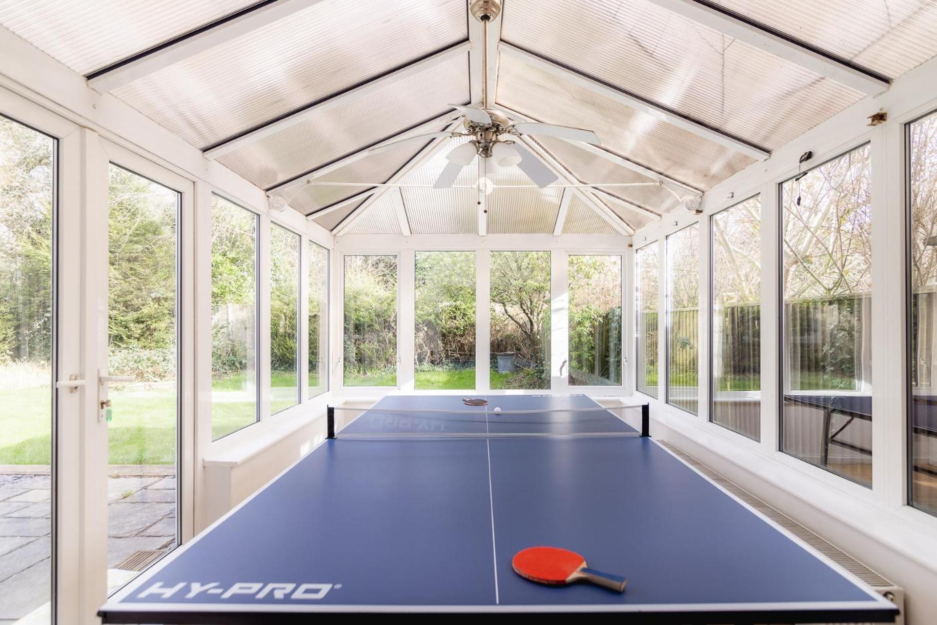 Ping-Pong Paradise Crawley  Ngoại thất bức ảnh